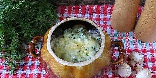 Пельмени в горшочках с грибами