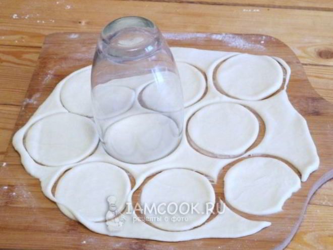 Рецепт теста для пельменей на молоке и сметане