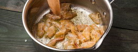 плов из красного и бурого риса с креветками. Шаг 3