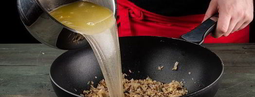 плов из красного и бурого риса с креветками. Шаг 7