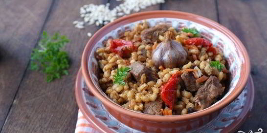 Плов из перловки с курицей