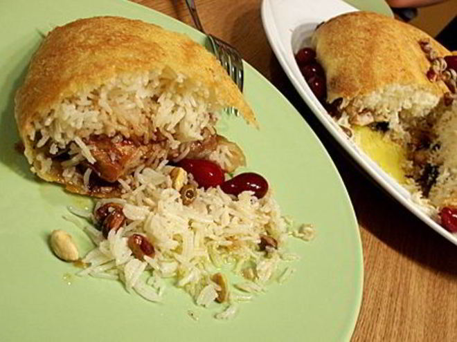 Рецепт плова с курицей и сухофруктами в тесте