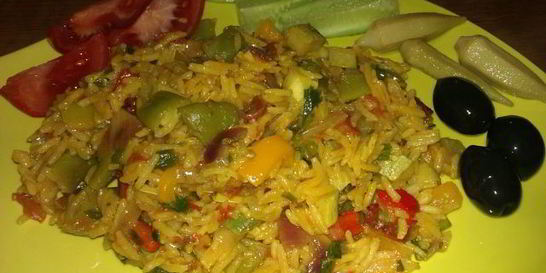 Яркая постная паэлья с овощами