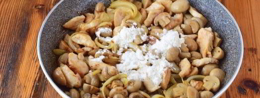 фрикасе из курицы с грибами. Шаг 10