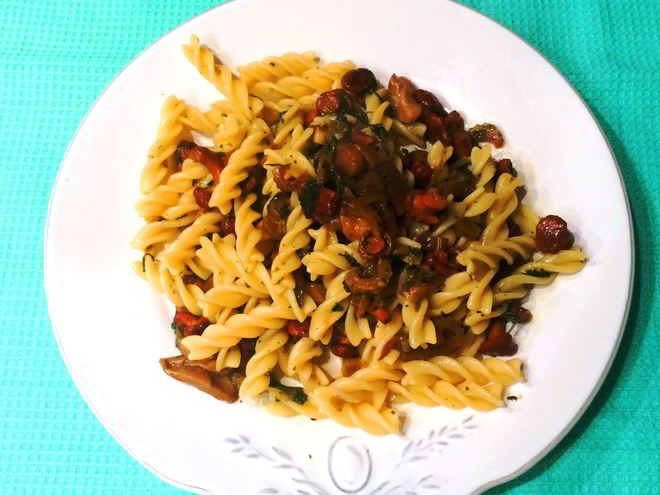 Рецепт фузилли с рагу из лисичек и крапивы