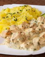 Куриное рагу с базиликом и сметаной