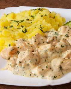 Куриное рагу с базиликом и сметаной