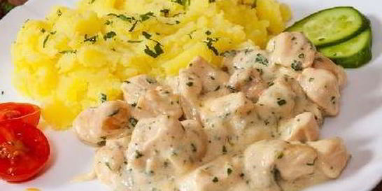 Куриное рагу с базиликом и сметаной