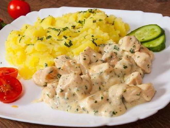 Рецепт куриного рагу с базиликом и сметаной