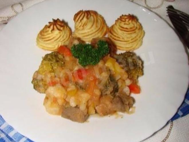 Рецепт овощного рагу со свининой под картофельно-томатным соусом