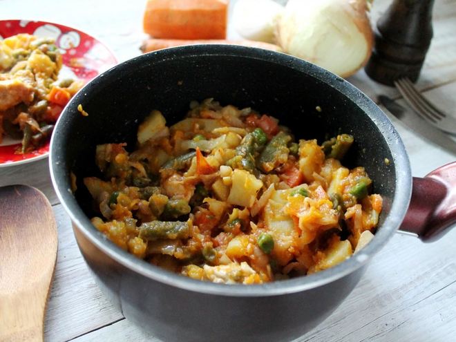 Рецепт овощного рагу в кастрюле с капустой и картошкой