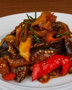 Рагу из баклажанов с черносливом и орехами