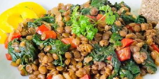 Рагу из чечевицы и шпината