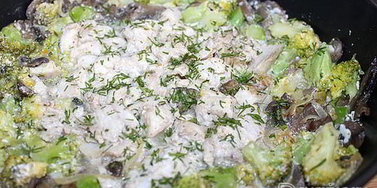 Рагу из минтая с шампиньонами и брокколи