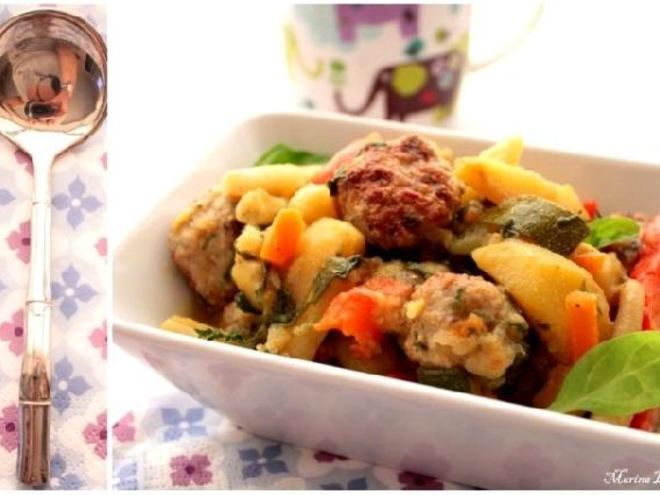 Рецепт уютного рагу из овощей и куриных котлеток