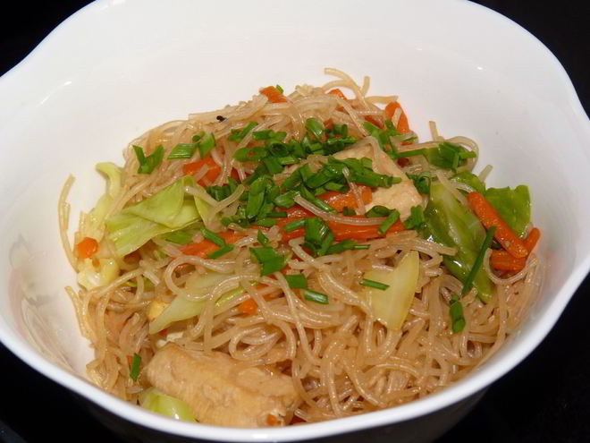 Рецепт рисовой лапши с курицей и овощами