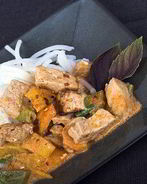 Рисовая лапша со свининой и карри