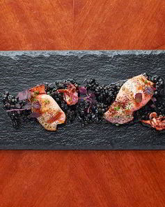 Кальмары с чечевичным ризотто и пудрой из лука-порея