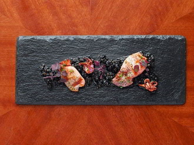 Рецепт кальмаров с чечевичным ризотто и пудрой из лука-порея