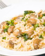 Ризотто с грибами, брокколи и миндалем