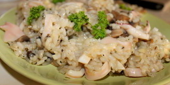 Ризотто с кальмарами и шампиньонами