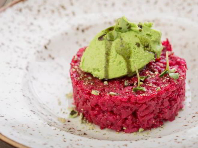 Рецепт розового ризотто с горошком