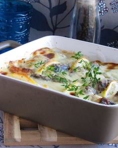 Белая рыба, запеченная под белым соусом