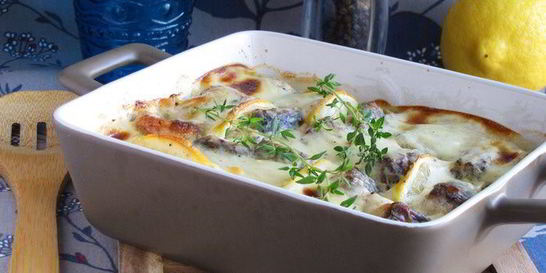 Белая рыба, запеченная под белым соусом