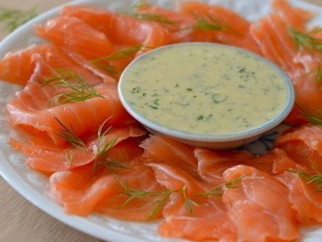 Рецепт домашнего засоленного лосося с соусом из горчицы и укропа