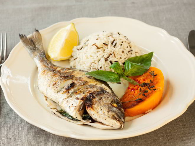 Рецепт дорады с дикими рисом и запеченной тыквой