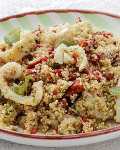 Кальмары с киноа и заправкой из зеленой фасоли