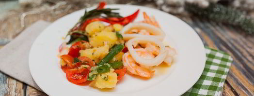 креветки и кальмары с теплым салатом. Шаг 12