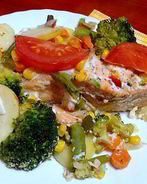 Лосось в духовке с овощами