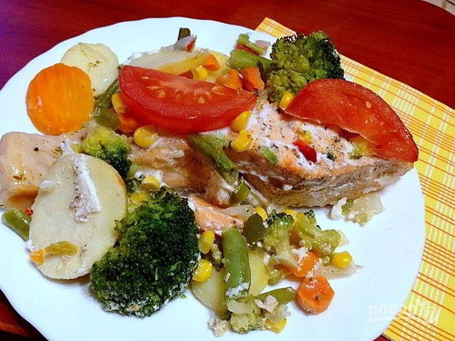 Рецепт лосося в духовке с овощами