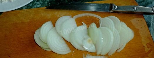 минтай на сковороде с луком. Шаг 4