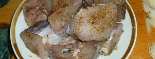 минтай на сковороде с луком. Шаг 5