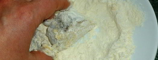 минтай на сковороде с луком. Шаг 7