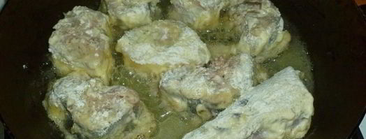 минтай на сковороде с луком. Шаг 8