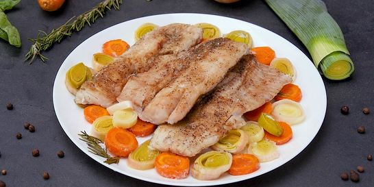 Рыба, запеченная с розмарином