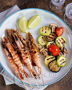 Тигровые креветки-гриль с овощами