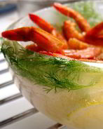 Жгучие креветки в ледяной пиале