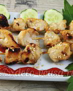 Куриные шашлычки на шпажках