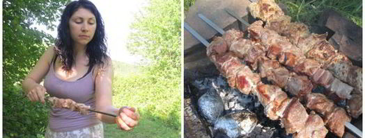 шашлык с белым и красным соусом и домашними лепешками. Шаг 7