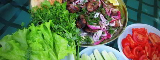 шашлык с белым и красным соусом и домашними лепешками. Шаг 8