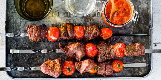 Шашлыки из говядины с помидорами черри