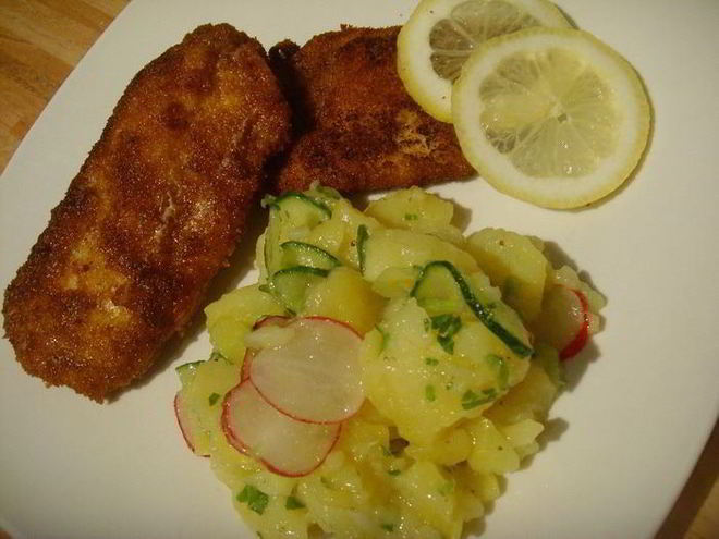 Рецепт венского шницеля с картофельным салатом