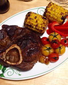 Говяжий стейк с гарниром из овощей