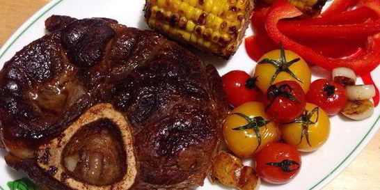 Говяжий стейк с гарниром из овощей