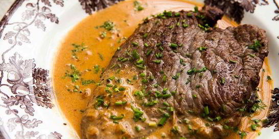 Говяжий стейк с соусом