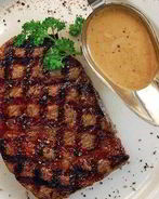 Рибай-стейк на гриле с перечным соусом